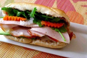Tiệm Bánh Bánh Mì Sông Thu