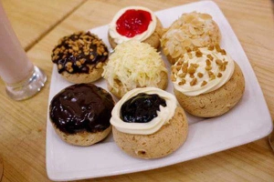 Tiệm Bánh Bánh Su Kem Chewy Junior - Cách Mạng Tháng 8
