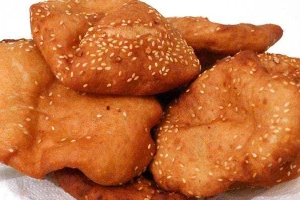 Tiệm Bánh Bánh Tiêu Nóng Khổng Lồ
