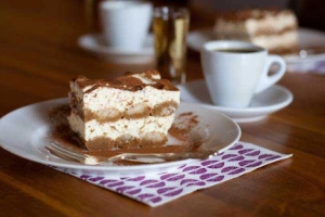 Tiệm Bánh Bánh Tiramisu