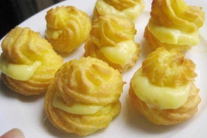 Tiệm Bánh Bích Ngọc - Bánh Su Kem Sầu Riêng