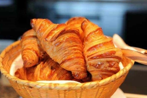 Tiệm Bánh Croissant Bakery
