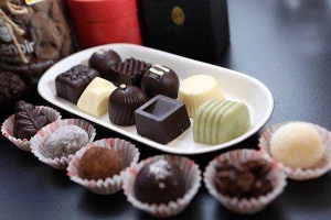Tiệm Bánh Elenoir Chocolate - Hoa Lan