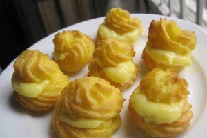 Tiệm Bánh Hoa Hồng Bakery - Bánh Su Nhật