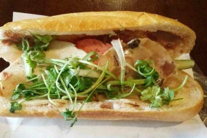 Tiệm Bánh Hoàng Long - Bánh Mì Hà Nội