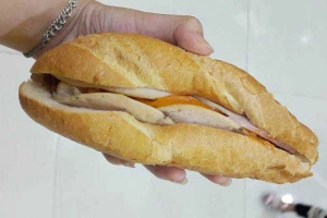 Tiệm Bánh Hồng Ngọc 37 - Bánh Mì Đặc Ruột