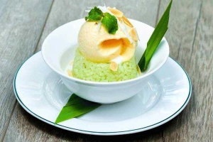 Tiệm Bánh Ka Nom - Kem Dừa Thái Truyền Thống