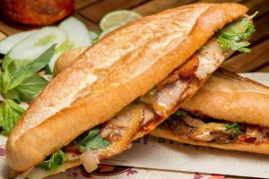 Tiệm Bánh Lò Bánh Mì Lương Oanh