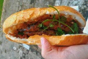 Tiệm Bánh Lò Bánh Mì Năm Khôi