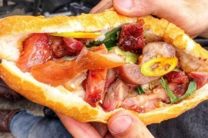 Tiệm Bánh Lò Bánh Mì Phi Thường