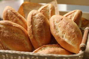 Tiệm Bánh Lò Bánh Mì Quê Hương