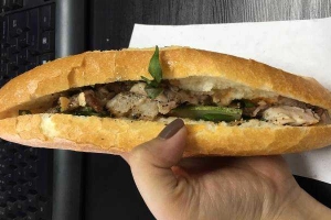 Tiệm Bánh Lò Bánh Mì Quốc Hùng