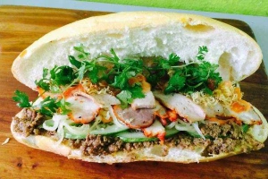 Tiệm Bánh Lò Bánh Mì Tam Bình