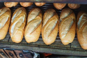 Tiệm Bánh Lò Bánh Mì Tư Bá