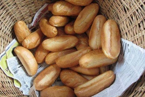Tiệm Bánh Lò Bánh Mì Út Linh 4