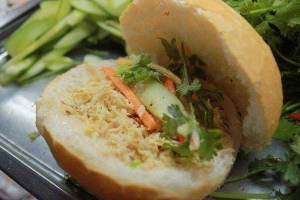 Tiệm Bánh Lò Bánh Mì Vạn Tín