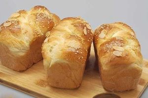 Tiệm Bánh Lúa - Bánh Mì & Bánh Ngọt