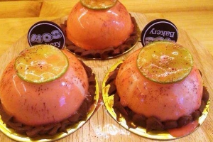 Tiệm Bánh Mos Bakery - Cách Mạng Tháng 8