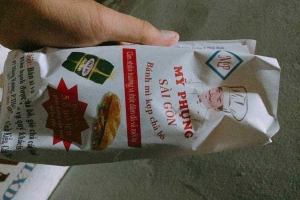 Tiệm Bánh Mỹ Phụng - Bánh Mì Kẹp Chả Bò - Hàn Hải Nguyên