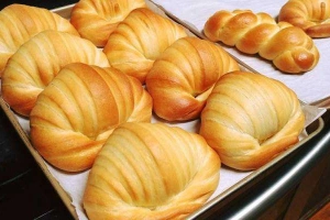 Tiệm Bánh Năm Châu