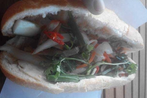 Tiệm Bánh Năm Hùng - Lò Bánh Mì Đặc Ruột