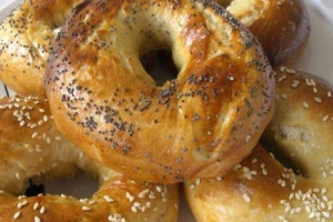 Tiệm Bánh Quỳnh Hương - Bánh Mì & Bánh Ngọt - Giáp Bát