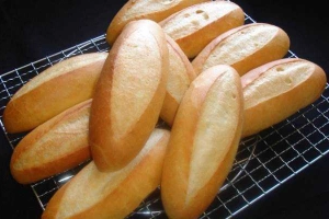 Tiệm Bánh Tám Bình Chánh - Lò Bánh Mì