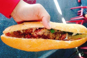 Tiệm Bánh Tấn Phát - Lò Bánh Mì Điện