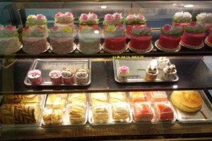 Tiệm Bánh Táo Đỏ Bakery