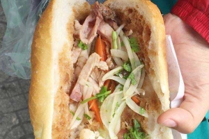 Tiệm Bánh Tuyền Ký - Bánh Mì Heo Quay