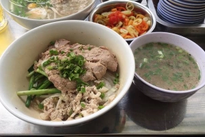 Quán Ăn Tiệm Mì Bà Cẩm - Mì Hoành Thánh & Hủ Tiếu Mì