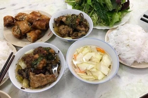 Quán Ăn Tiến Thanh - Bánh Cuốn, Bún Chả & Gà Tần