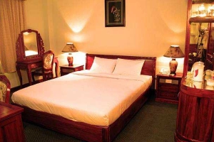 Tyna Hotel - Cô Giang