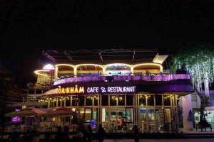 Tòa Khâm Cafe & Restaurant