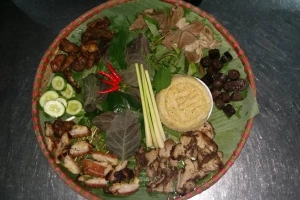 Quán Ăn Trà Hiền - Quán Heo Tộc