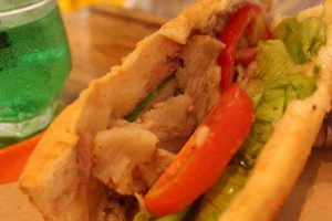 Trà Sữa, Cafe & Bánh Mì Cubanos