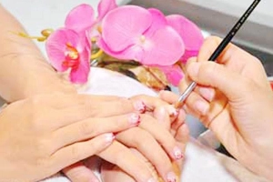 Trinh Trinh - Đào Tạo Trang Điểm Vẽ Nail Chuyên Nghiệp - Phạm Văn Bạch