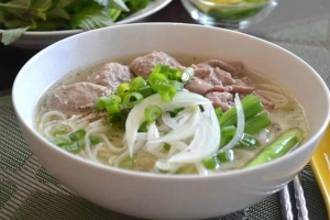 Quán Ăn Tứ Chiên - Phở Bò, Lẩu Bò & Bò Nướng