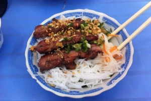 Quán Ăn Tư Hoàng - Bún Thịt Nướng & Cơm Tấm