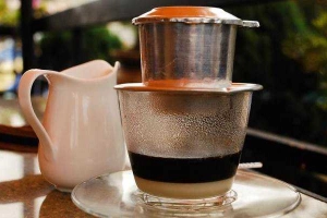 Tuấn Ngọc & E Cafe