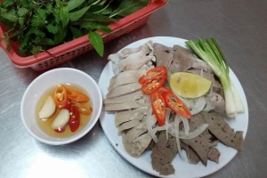 Quán Ăn Tùng Nga - Lòng Lợn Tiết Canh