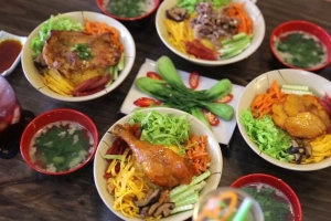 Quán Ăn Úm Ba La Street Food Station