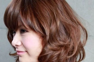 Uốn Tóc Thu Duyên - Cách Mạng Tháng 8