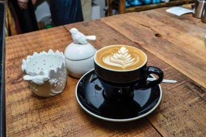 Út Nguyệt Cafe