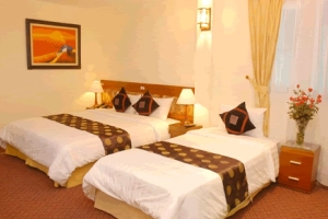 Vân Nam Hotel - Đường Láng