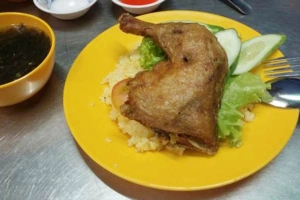 Quán Ăn Vân Ngọc - Cơm Chiên Gà Xối Mỡ