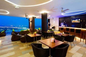 Vertical Sky Bar - Liberty Central Saigon Riverside Hotel