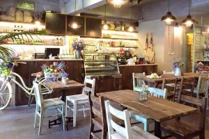 Vintage 1976 Cafe