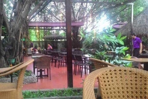 Vườn Nhà Ai Cafe