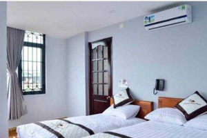 Vương Quốc Hotel